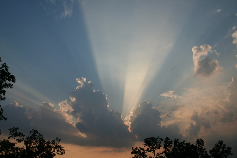 Crepuscular rays over Richmond, Kentucky