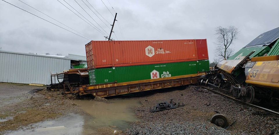 Photo of derailed train cars near Dexter, MO