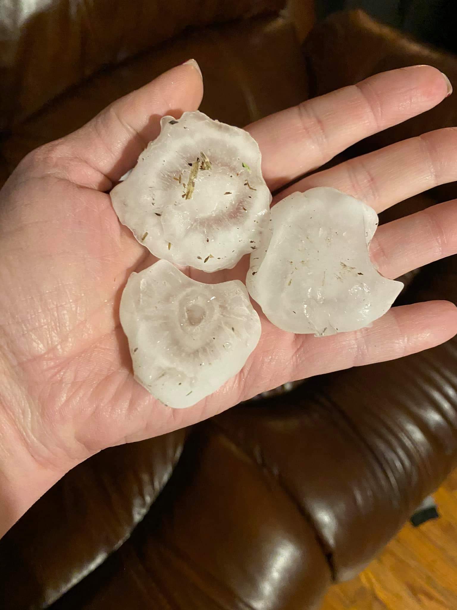 Large hail in Qulin