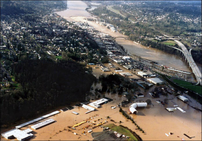 Willamette River flooding Oregon City, Oregon, photos courtesy Lew Scholl