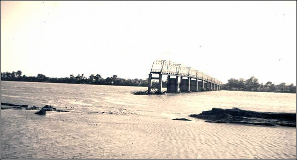Webbers Falls bridge Flood of 1943. Picture posted by George Miller on Feb 28 2011