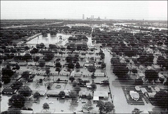 Flooding on the Arkansas River at Bixby, OK on May 20, 1957. (From USWB Technical Paper No. 3, p. 65.)