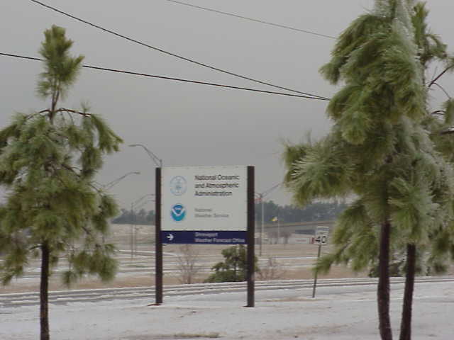 Ice accumulations at the NWS office in Shreveport