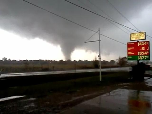 EF1 tornado moving through Valliant, OK.