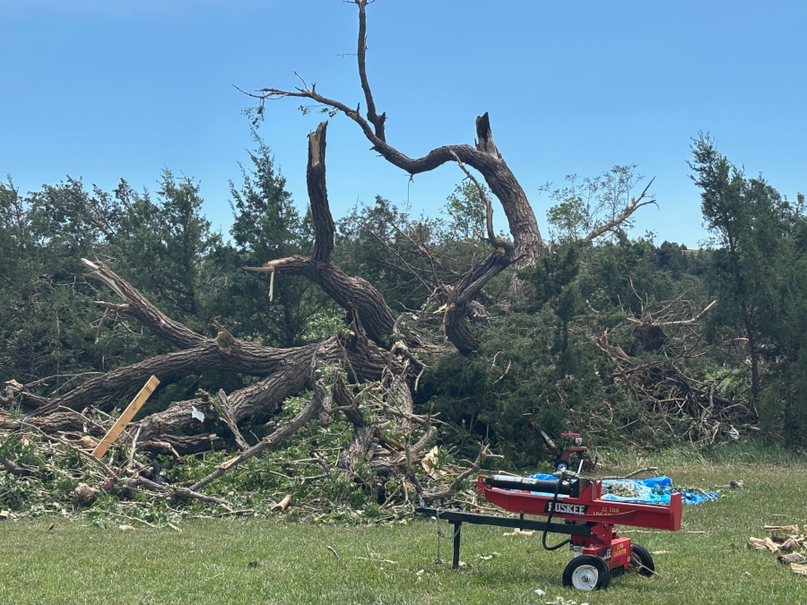 /images/unr/historical/weather/2025-06-28_29/Tornado%20Damage/IMG_4928.jpg